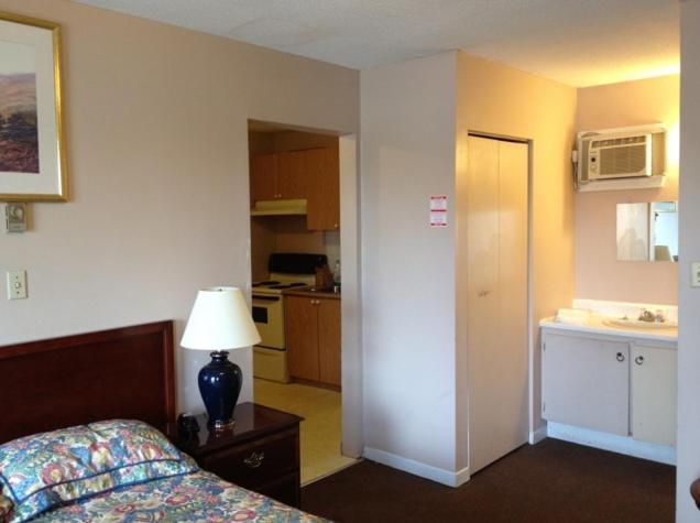 Lotus Motel Cobourg Exterior photo