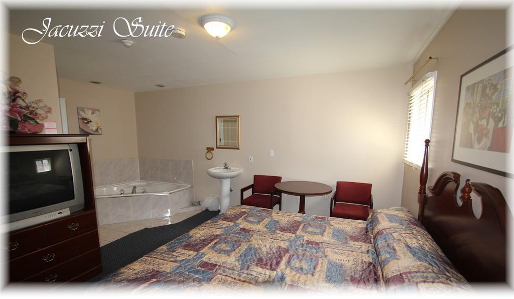 Lotus Motel Cobourg Exterior photo